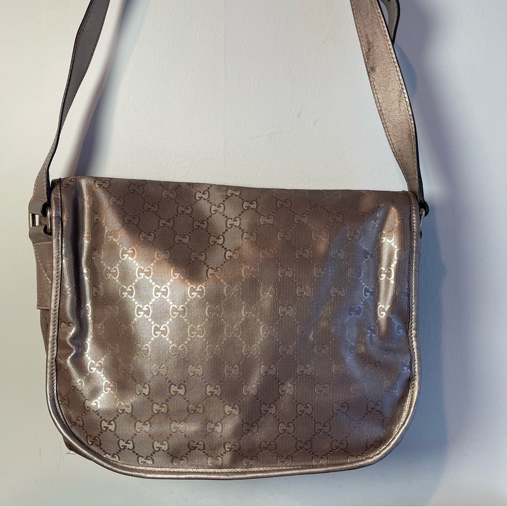 Gucci Imprime Coated Canvas Buckle Flap Messenger Bag - Metallic Gray - Preowned - Picture 2 of 15